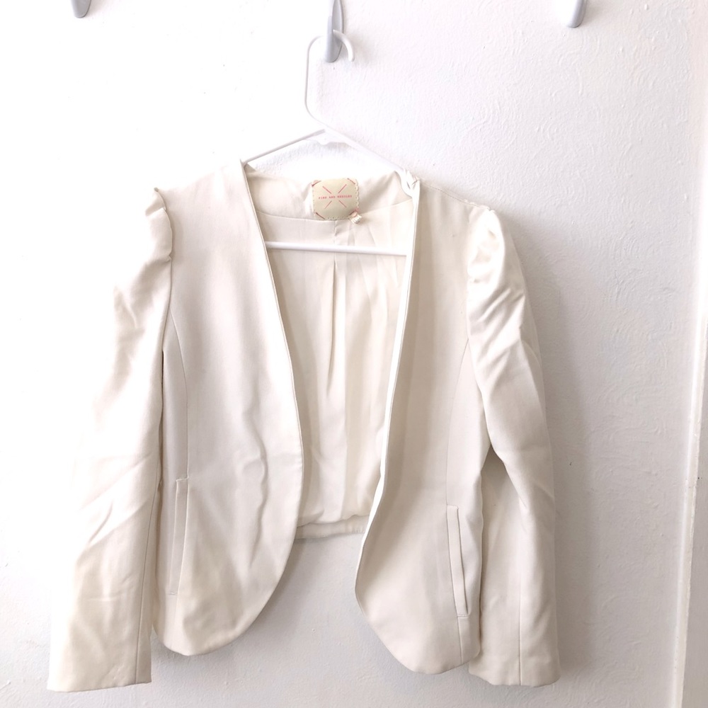 White collarless blazer